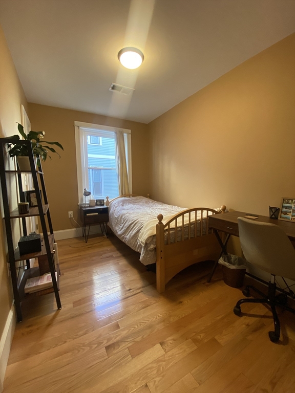 32 Linden Street, Unit 7 Brookline, MA 02445 - Photo 5 of 9