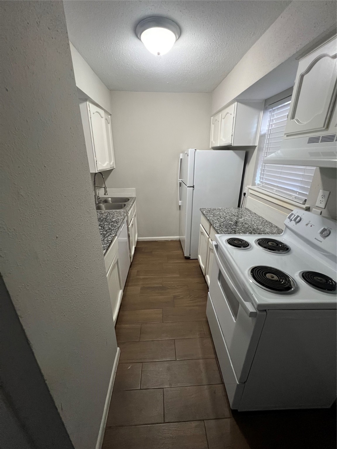 3342 Burke Road, Unit 100 Pasadena, TX 77504 - Photo 7 of 8 Kitchen