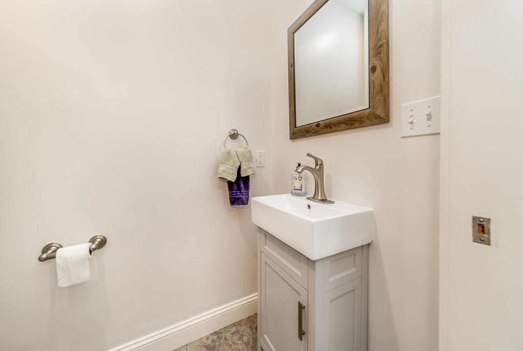 337 Mt Support Road, Unit 202 Lebanon, NH 03766 - Photo 5 of 32