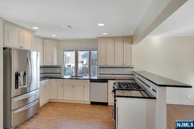 455 Berkshire Road Ridgewood, NJ 07450 - Photo 2 of 16