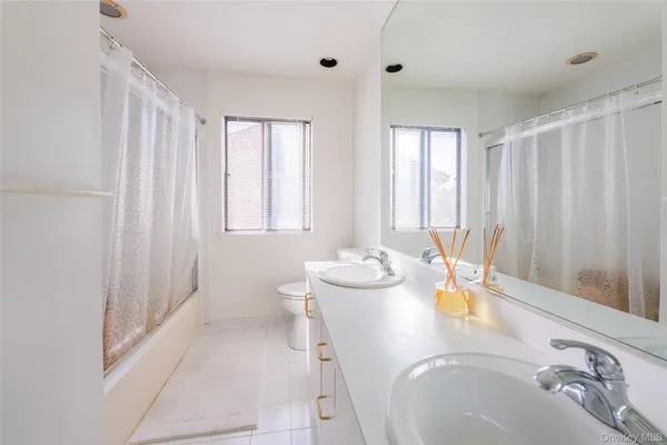 $1,499,999 | 17 Princeton Drive, Syosset, NY 11791