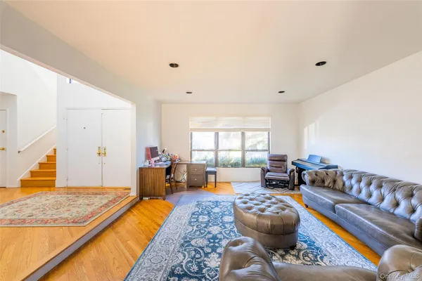 $1,499,999 | 17 Princeton Drive, Syosset, NY 11791