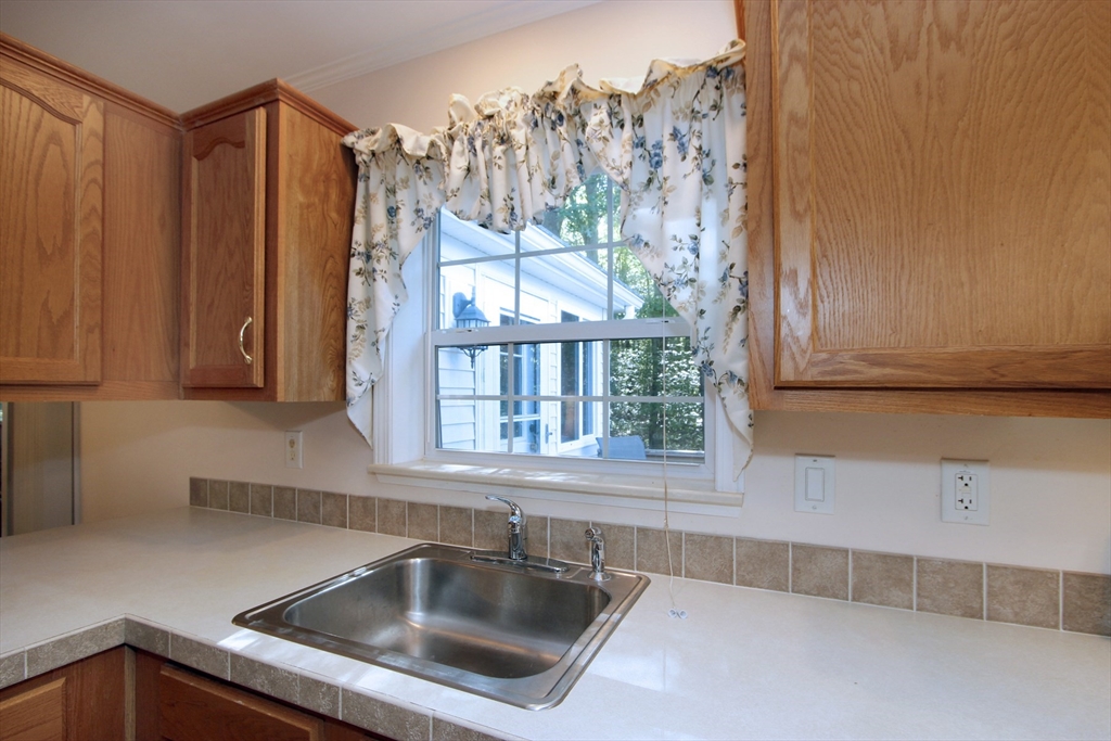 507 Crystal Way Middleboro, MA 02346 - Photo 11 of 36