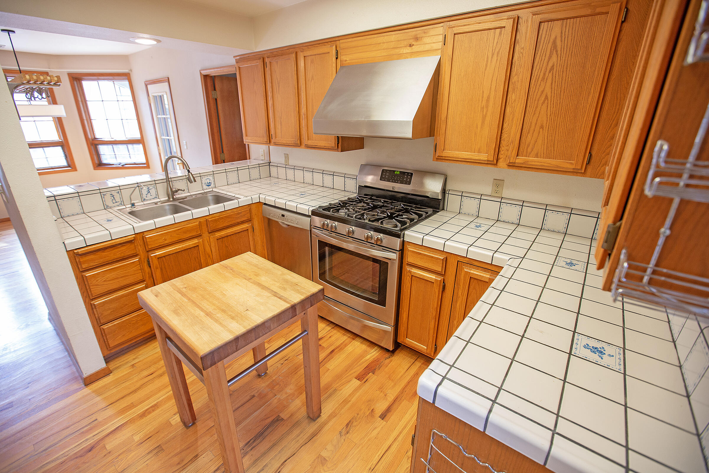 159 North Wightman Street Ashland, OR 97520 - Photo 8 of 22 KItchen 1