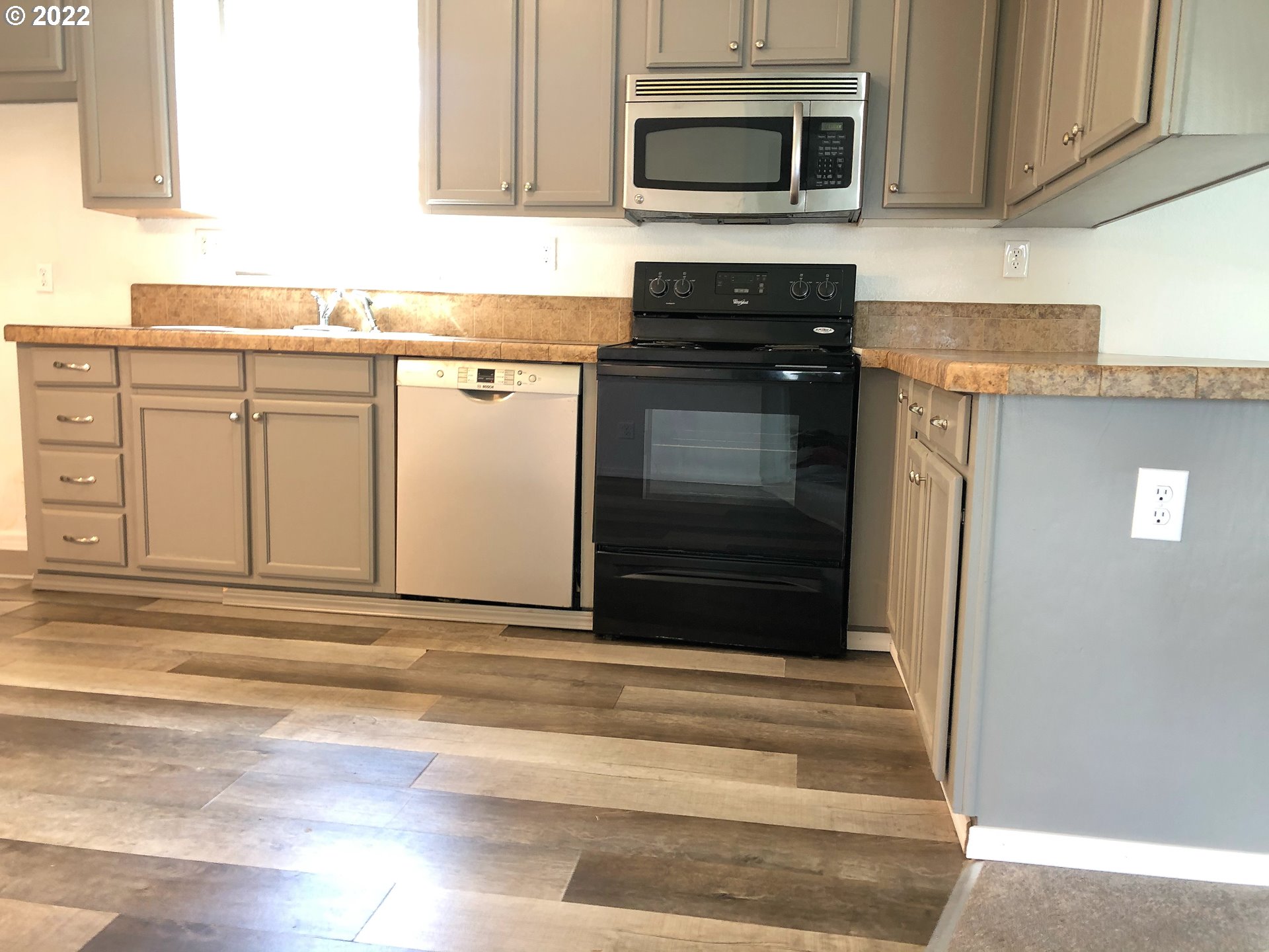 692 Mathis Hill Road Yoncalla, OR 97499 - Photo 11 of 31 a kitchen with granite countertop a stove microwave and sink