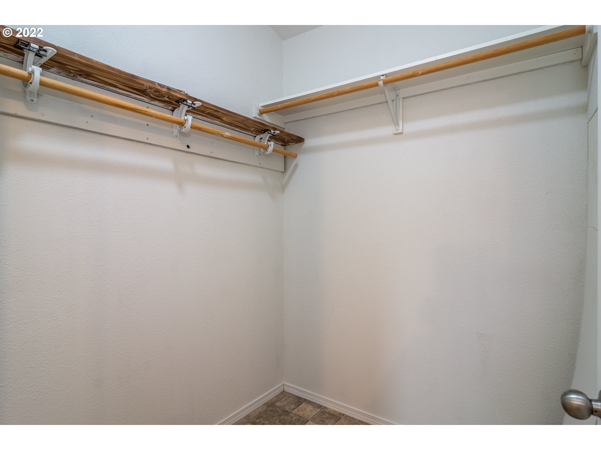 692 Mathis Hill Road Yoncalla, OR 97499 - Photo 20 of 31 a view of closet
