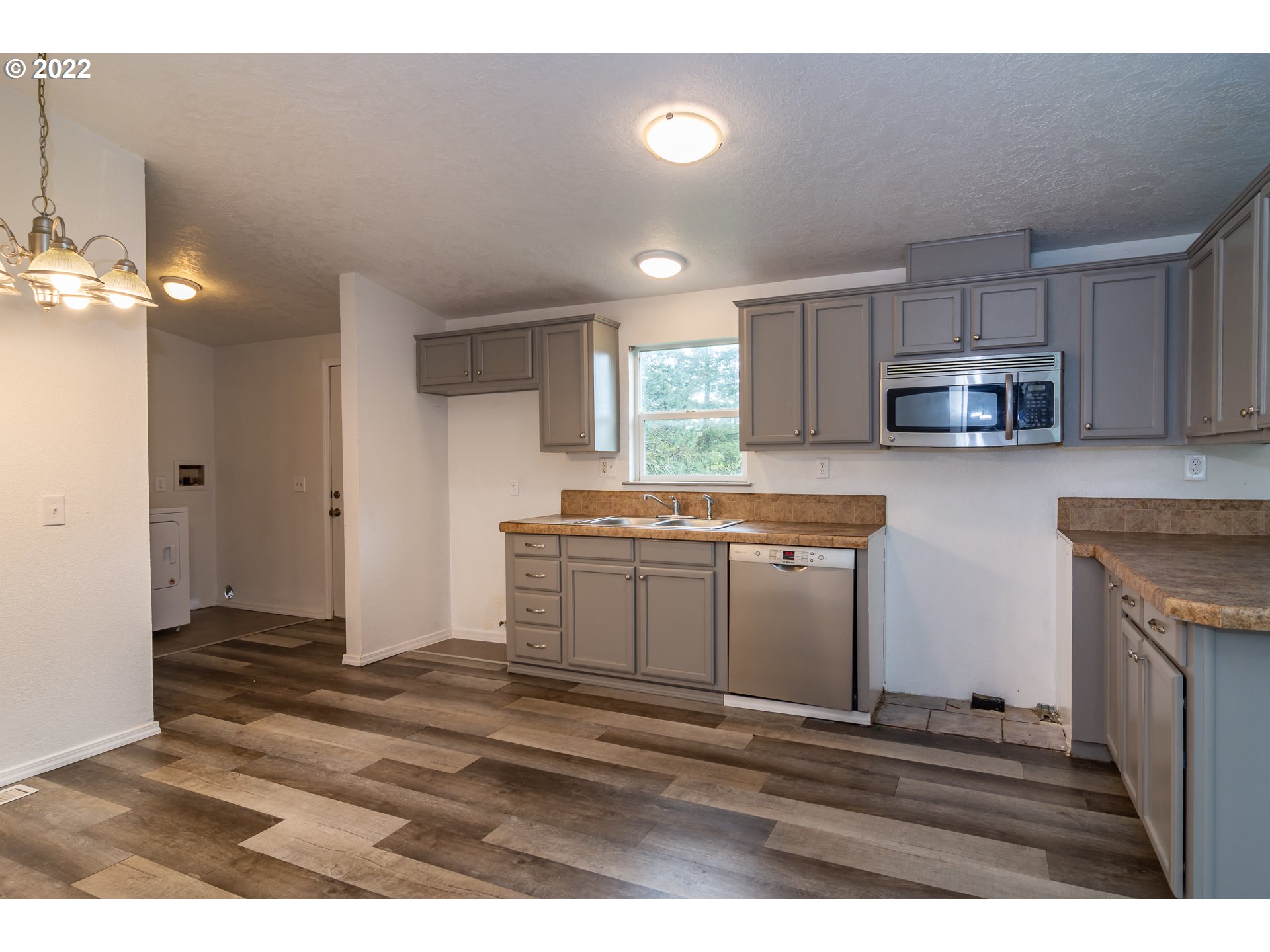 692 Mathis Hill Road Yoncalla, OR 97499 - Photo 10 of 31 a kitchen with granite countertop a stove cabinets and microwave