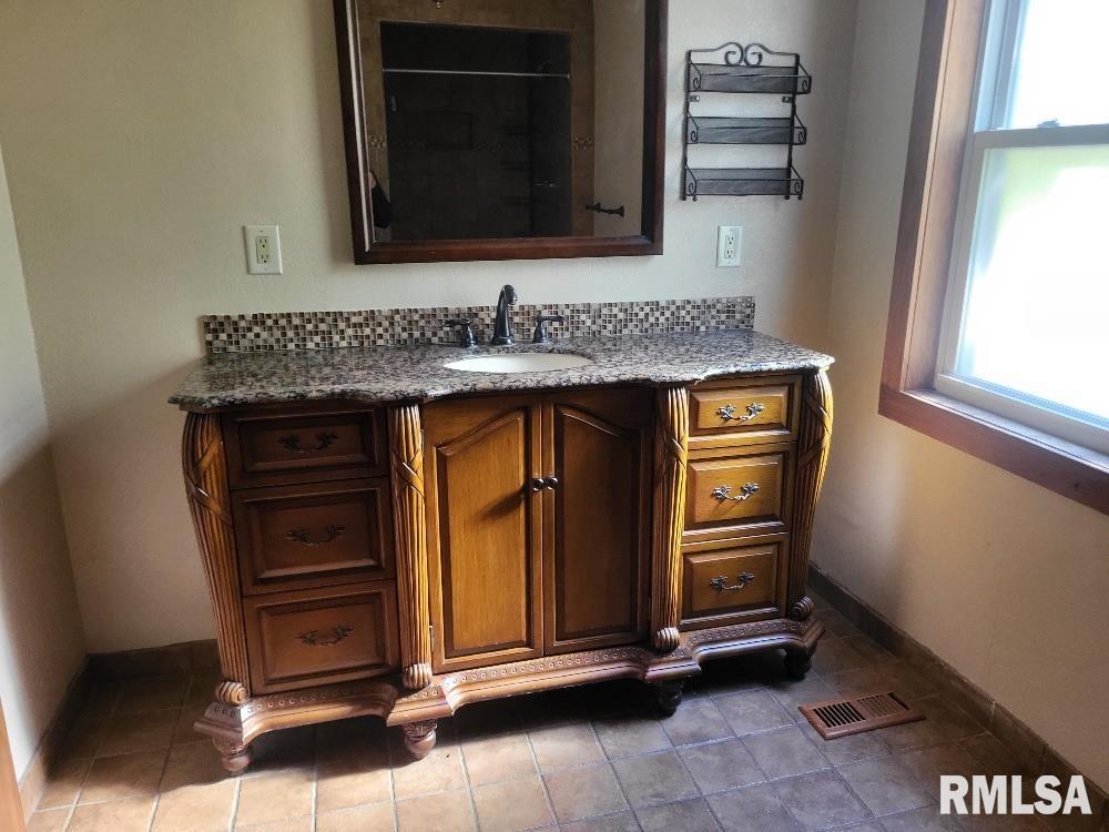 207 East Meek Street Abingdon, IL 61410 - Photo 11 of 15