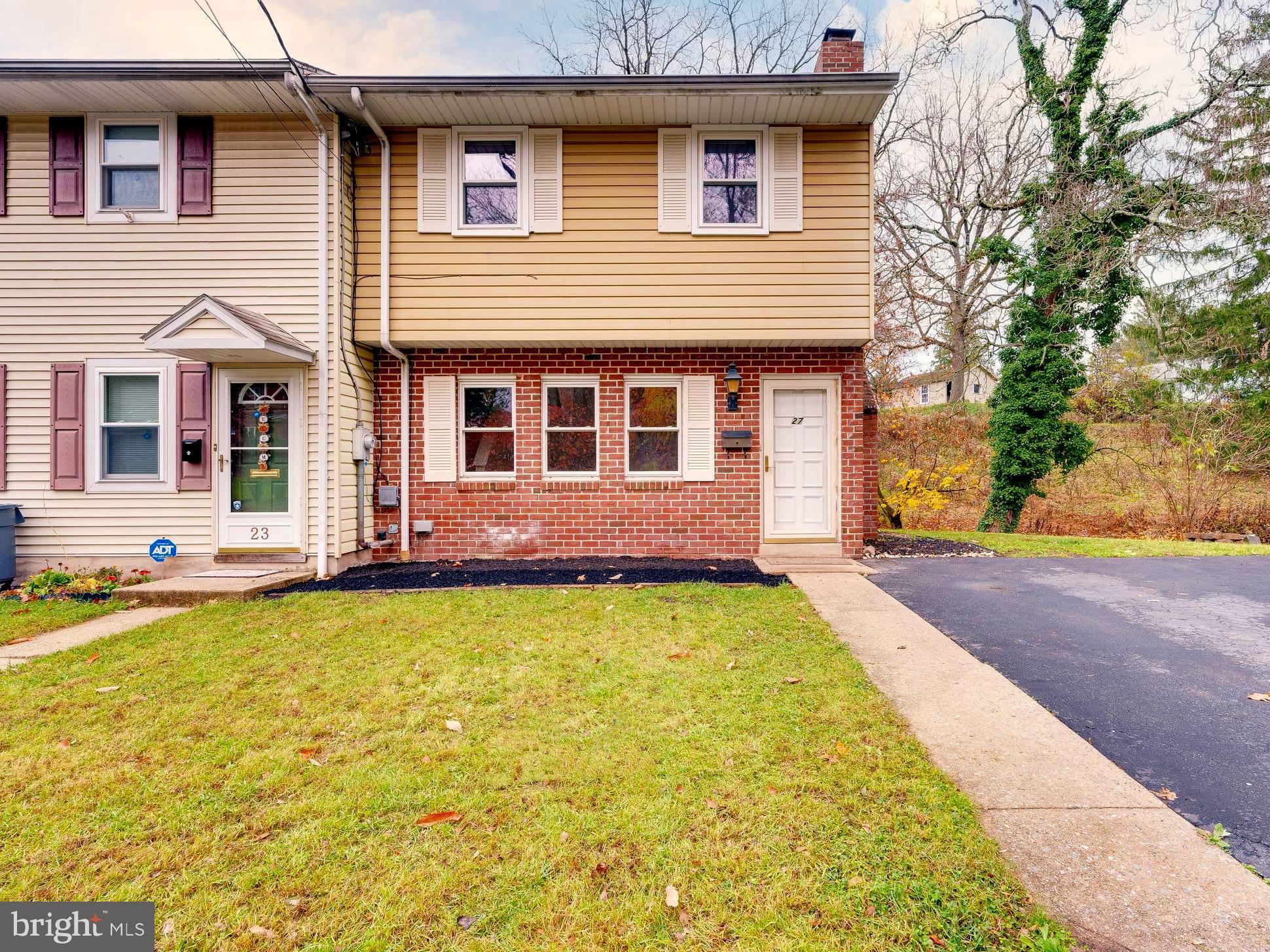 27 Reed Street Mohnton, PA 19540 - Photo 3 of 22 Front of house