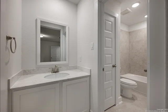 a view of empty room with a kitchen