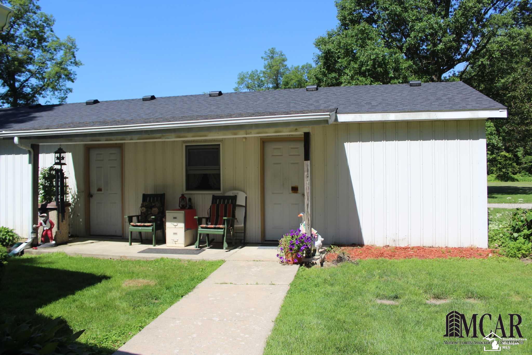 12780 West Dunbar Road Dundee, MI 48131 - Photo 5 of 35 21462748-4.JPG
