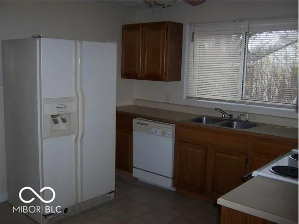 $1,600 | 4762 Walker Street, Greenwood, IN 46143