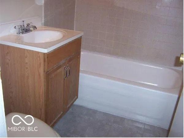 $1,600 | 4762 Walker Street, Greenwood, IN 46143