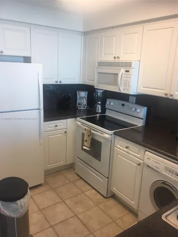 $3,000 | 2501 South Ocean Drive, Unit 1224, Hollywood, FL 33019