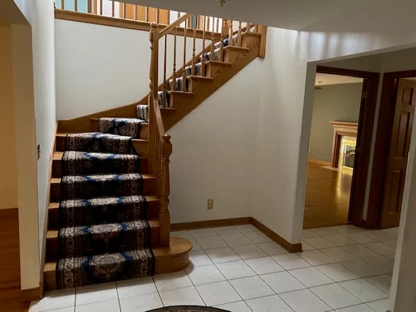 a view of entryway with elevator