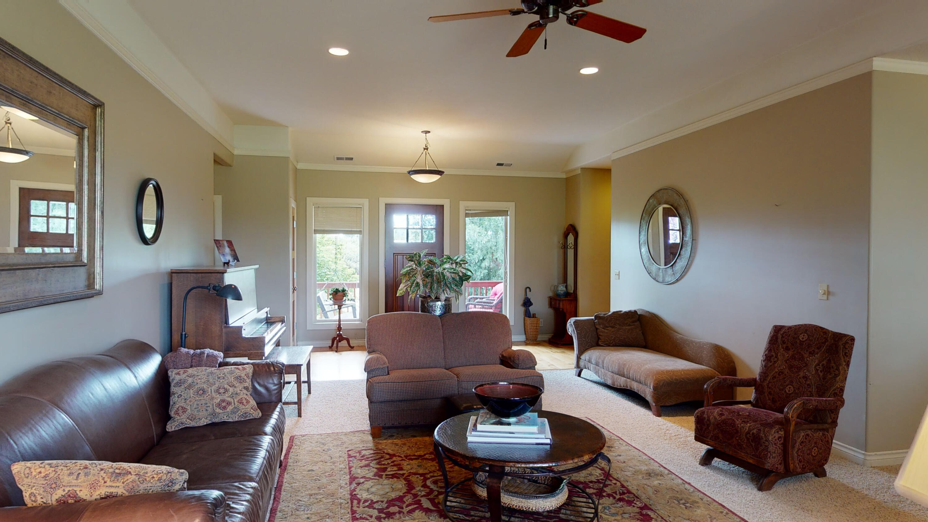3315 Leonard Road Grants Pass, OR 97527 - Photo 9 of 86 Living room