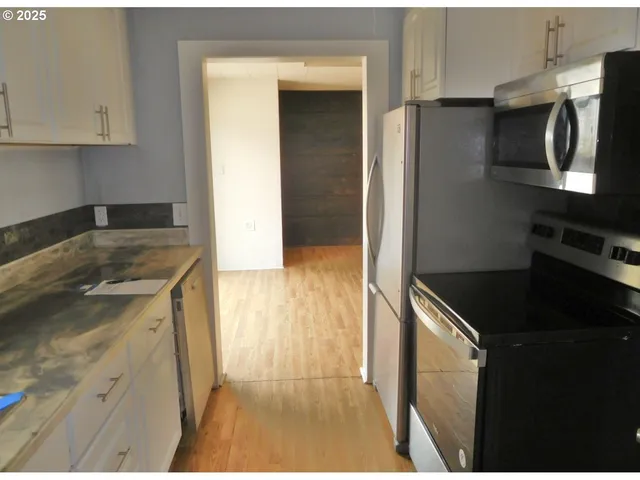 a close view of sink and tap