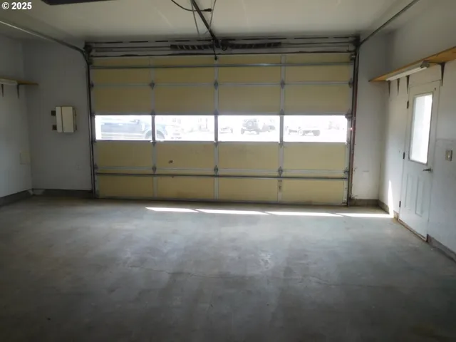 a view of a garage
