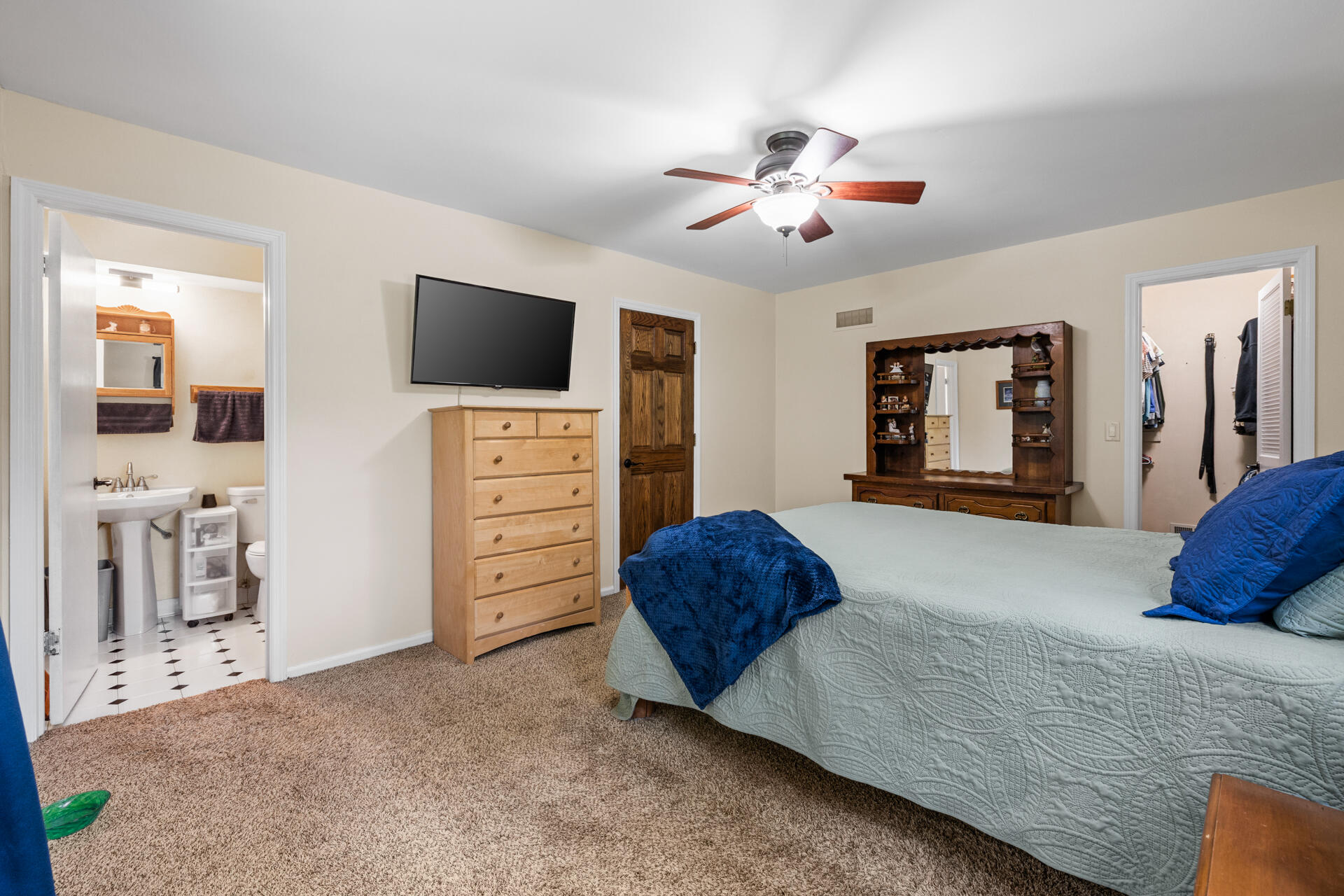 W250S4461 Center Road Waukesha, WI 53189 - Photo 27 of 36 Primary Bedroom