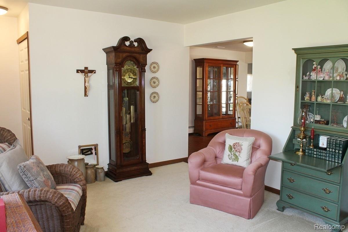 44444 Ecorse Road Belleville, MI 48111 - Photo 9 of 39 Living Room