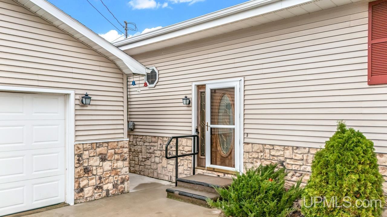 3949 20th Road Gladstone, MI 49837 - Photo 5 of 31