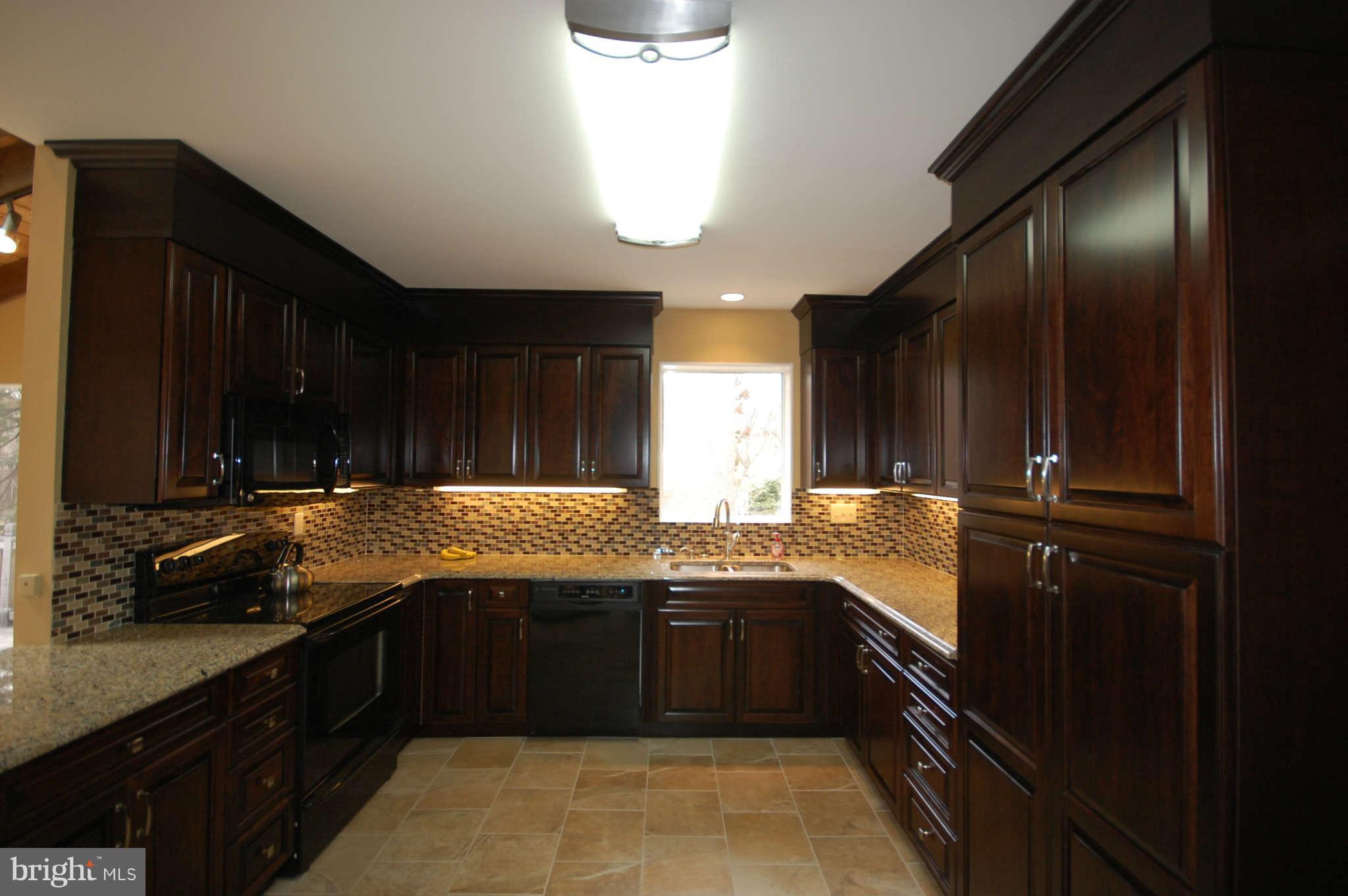 7802 Crossland Road Pikesville, MD 21208 - Photo 11 of 30 Kitchen