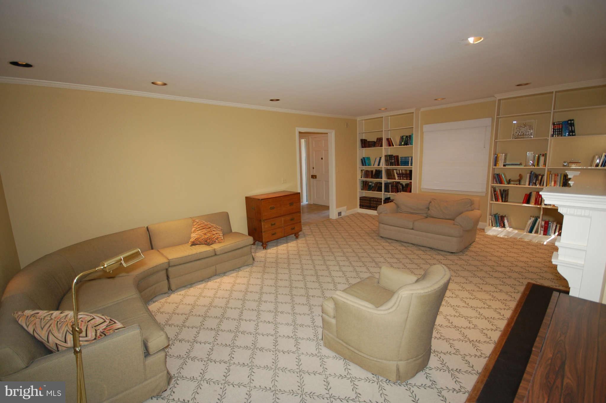 7802 Crossland Road Pikesville, MD 21208 - Photo 3 of 30 Living Room
