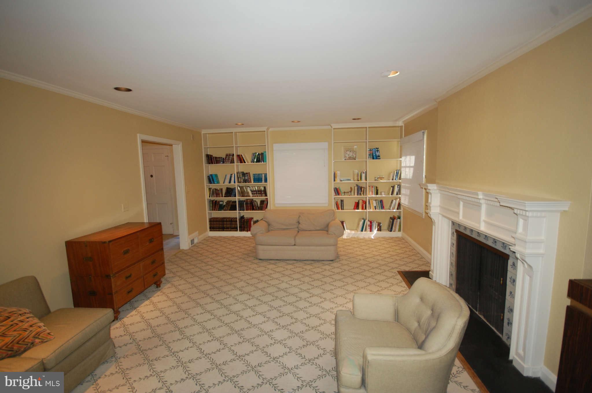 7802 Crossland Road Pikesville, MD 21208 - Photo 4 of 30 Living Room