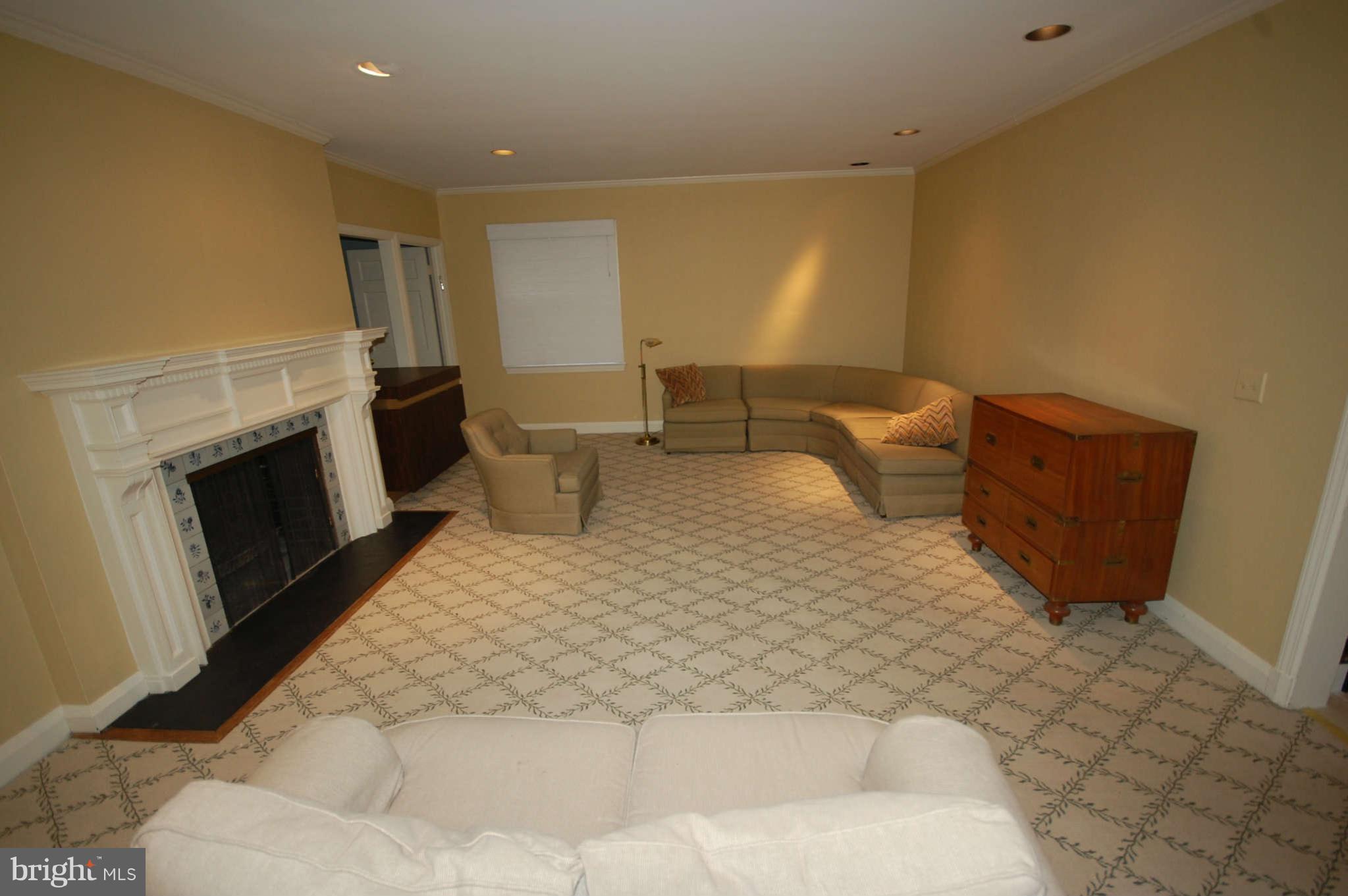7802 Crossland Road Pikesville, MD 21208 - Photo 5 of 30 Living Room