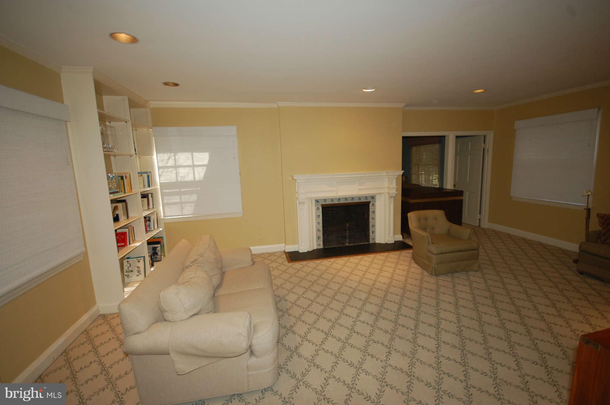 7802 Crossland Road Pikesville, MD 21208 - Photo 6 of 30 Living Room