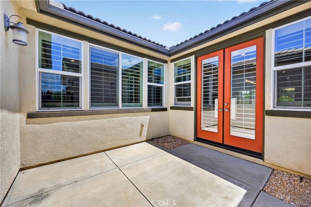 16560 Sol Avenue Riverside, CA 92503 - Photo 7 of 35 Courtyard