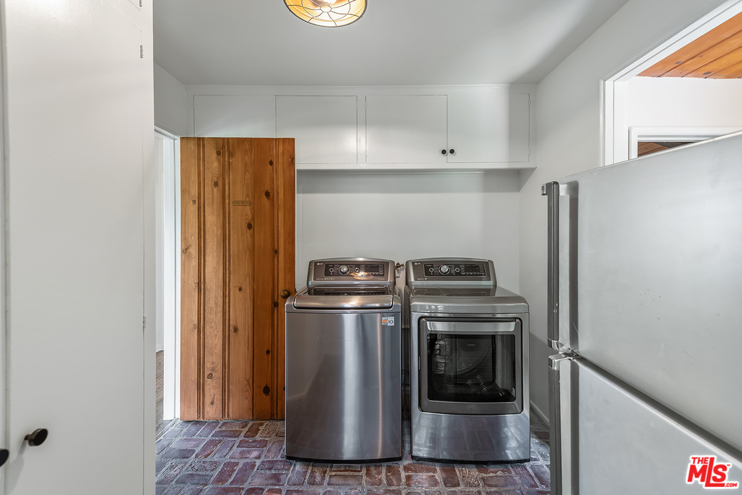 13238 Riviera Ranch Road Los Angeles, CA 90049 - Photo 14 of 28 a kitchen with a stove and a refrigerator