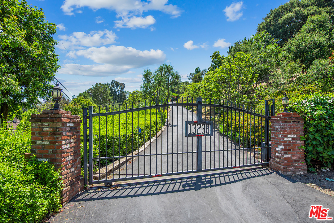 13238 Riviera Ranch Road Los Angeles, CA 90049 - Photo 3 of 28 a view of a balcony