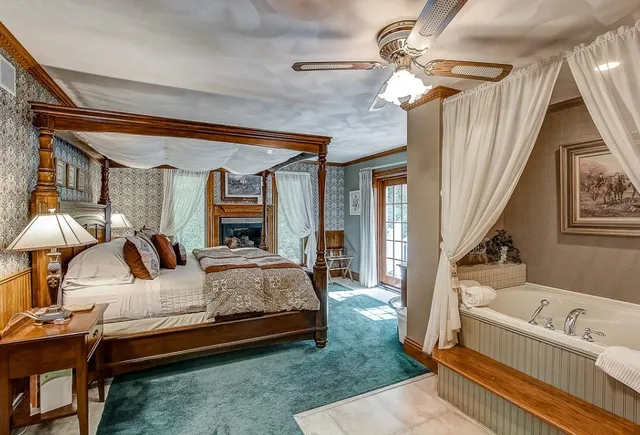 $975,000 | 5525 Portage Road, Madison, WI 53704