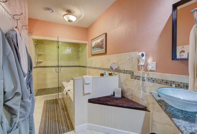 $975,000 | 5525 Portage Road, Madison, WI 53704