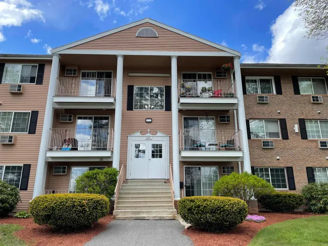 $1,832 | 385 Huse Road, Unit 25, Manchester, NH 03103