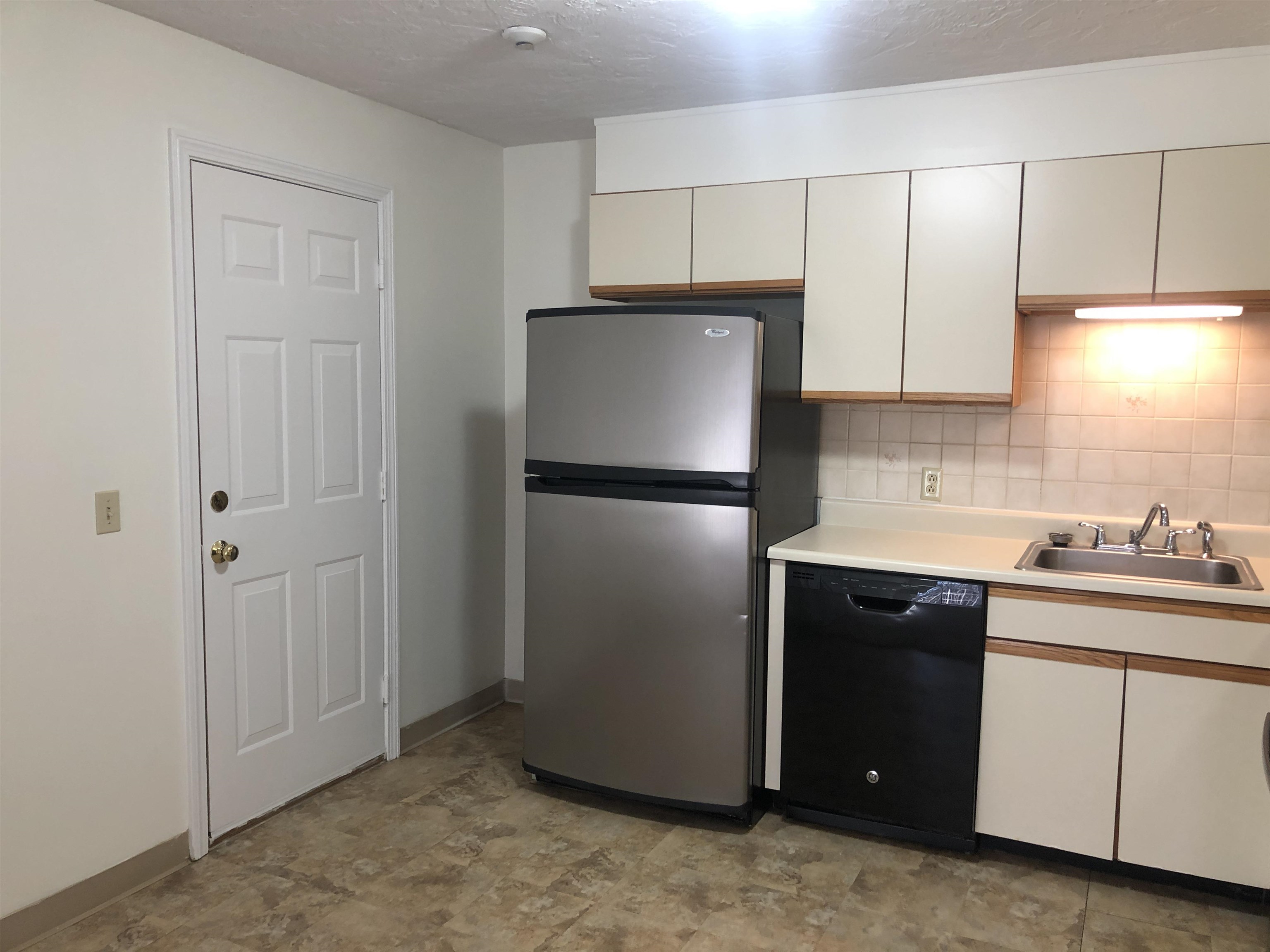 385 Huse Road, Unit 25 Manchester, NH 03103 - Photo 14 of 40