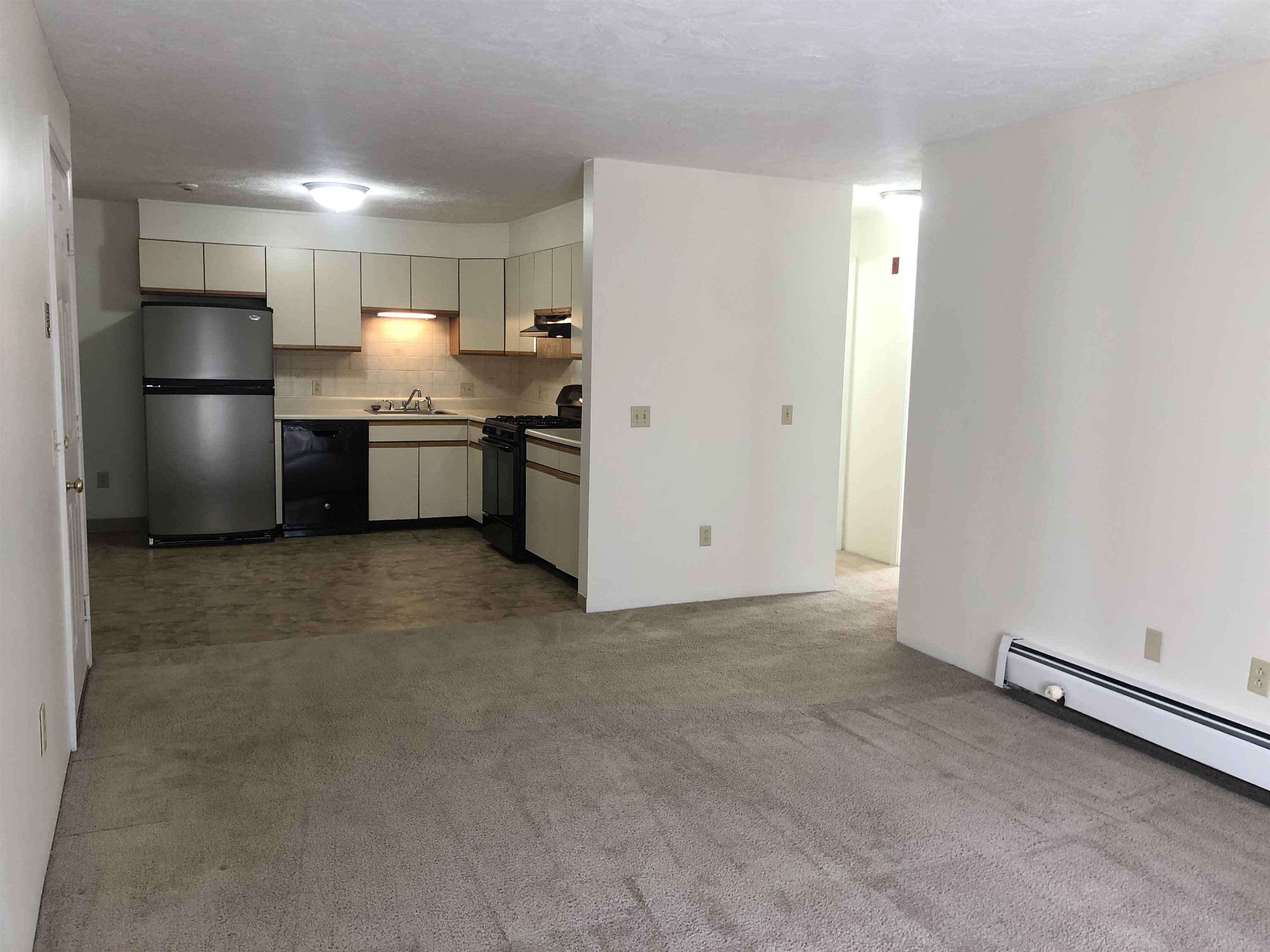 385 Huse Road, Unit 25 Manchester, NH 03103 - Photo 16 of 40