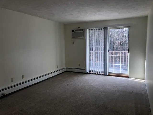 $1,832 | 385 Huse Road, Unit 25, Manchester, NH 03103