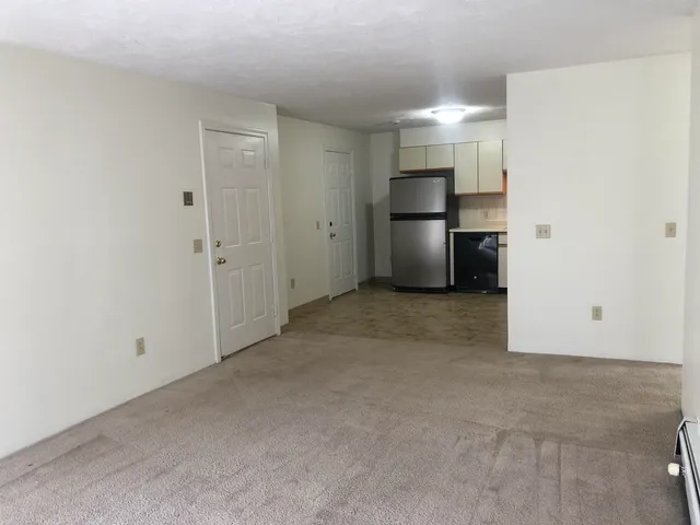 $1,832 | 385 Huse Road, Unit 25, Manchester, NH 03103