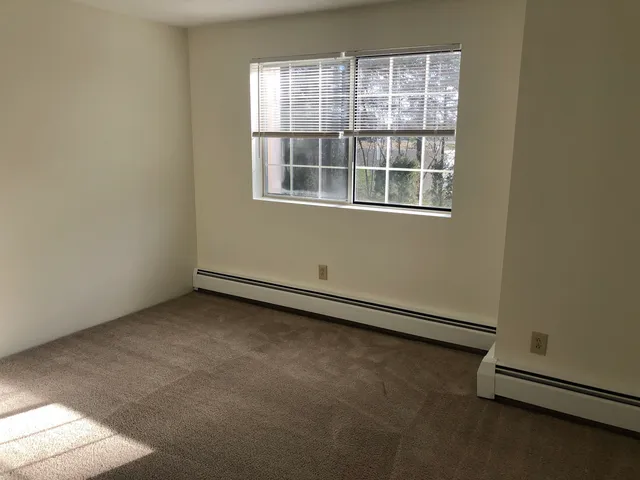 $1,832 | 385 Huse Road, Unit 25, Manchester, NH 03103