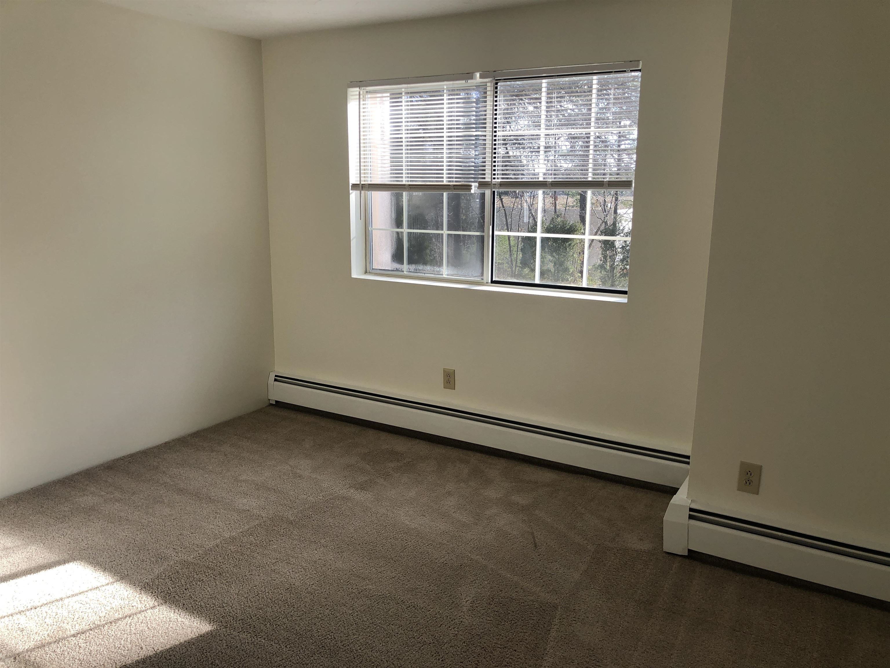 385 Huse Road, Unit 25 Manchester, NH 03103 - Photo 25 of 40