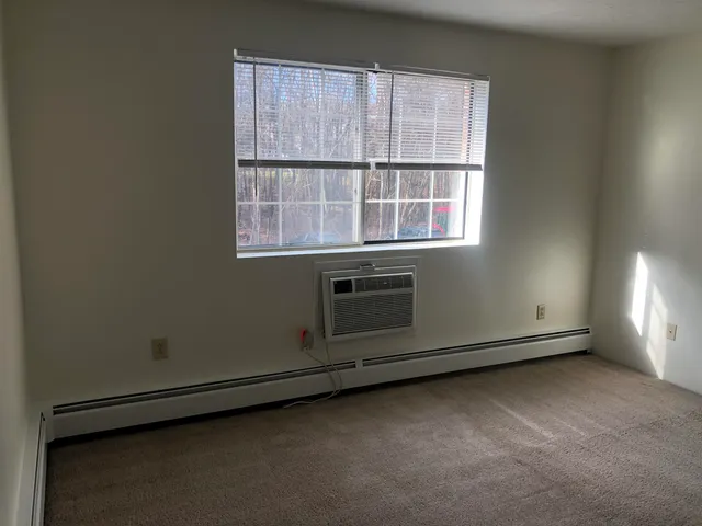 $1,832 | 385 Huse Road, Unit 25, Manchester, NH 03103