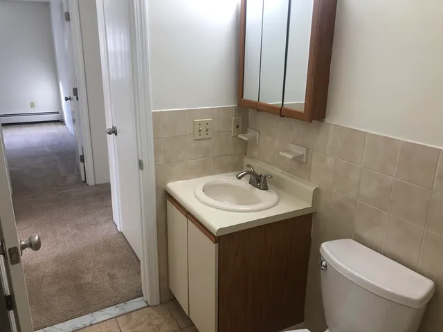 $1,832 | 385 Huse Road, Unit 25, Manchester, NH 03103