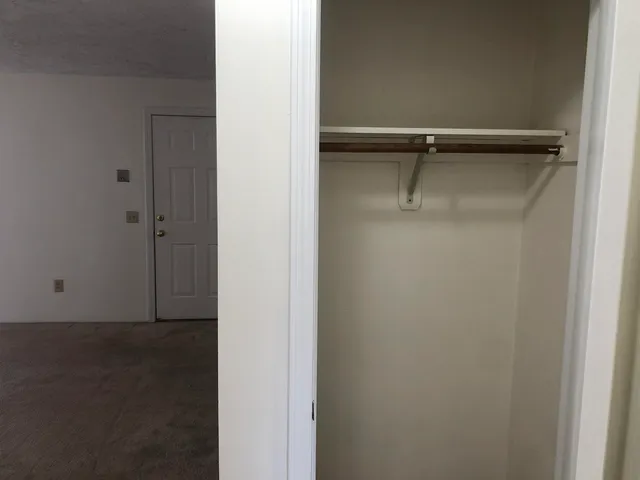 $1,832 | 385 Huse Road, Unit 25, Manchester, NH 03103