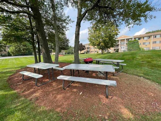 $1,832 | 385 Huse Road, Unit 25, Manchester, NH 03103