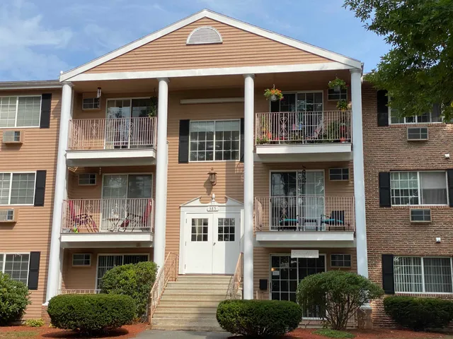 $1,832 | 385 Huse Road, Unit 25, Manchester, NH 03103