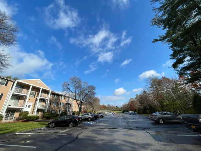 $1,832 | 385 Huse Road, Unit 25, Manchester, NH 03103