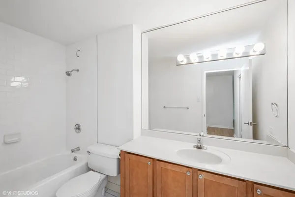 $2,300 | 211 East Ohio Street, Unit 2107, Chicago, IL 60611