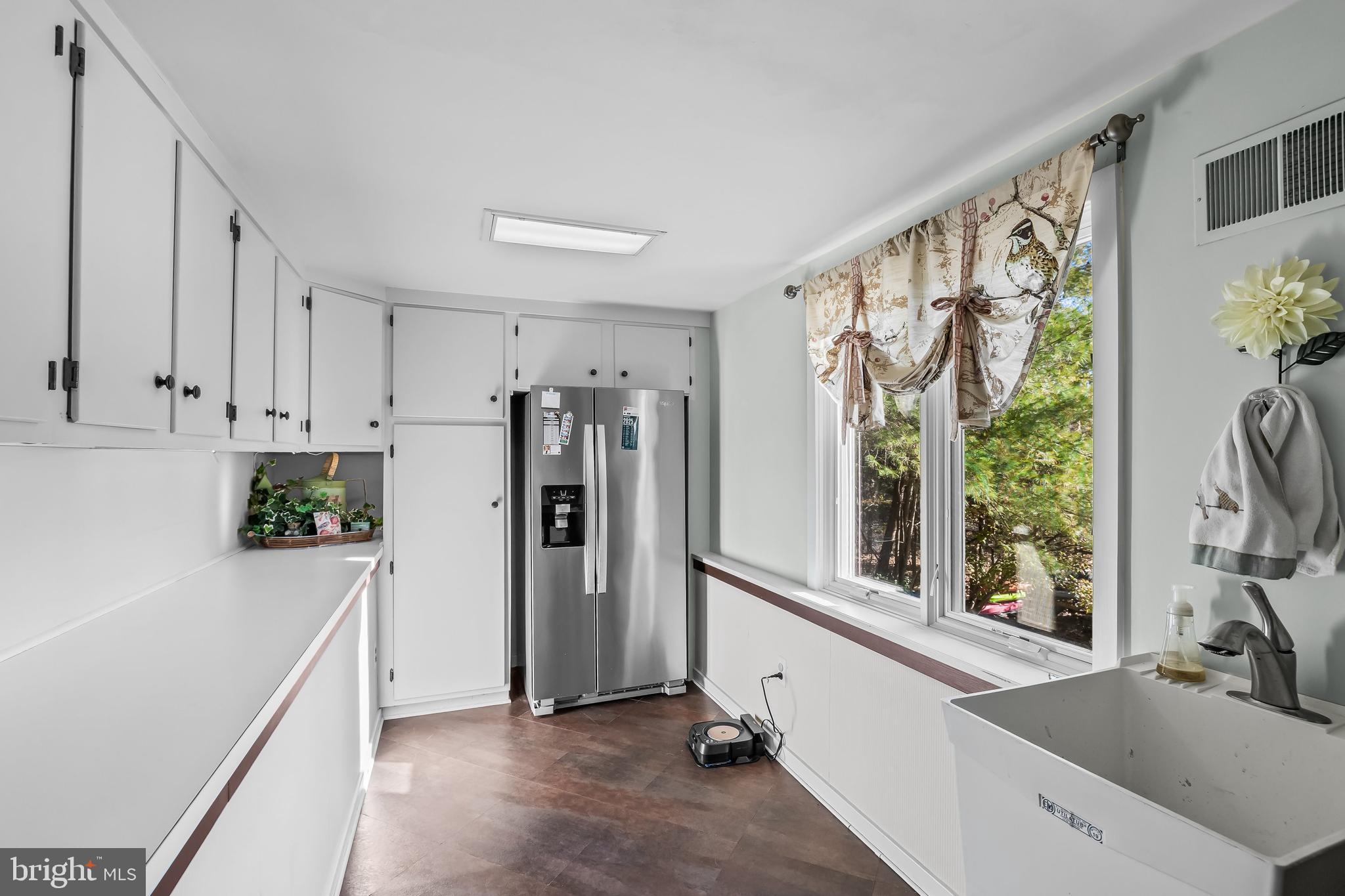286 Chippewa Trail Medford Lakes, NJ 08055 - Photo 28 of 120 a kitchen with stainless steel appliances a refrigerator and a sink